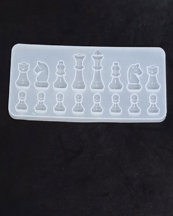 Molde silicona  juego ajedrez mitad 16 figuras
