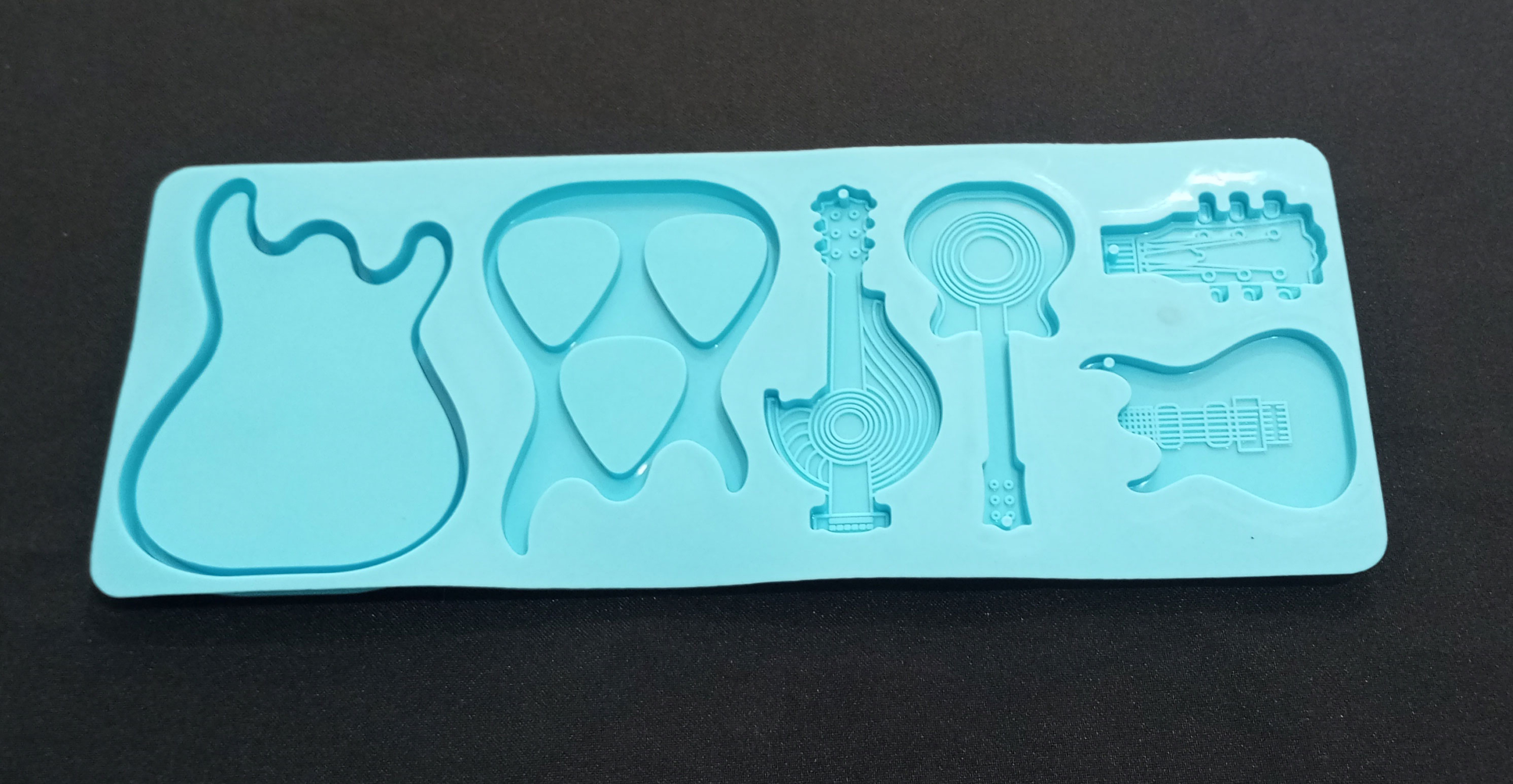 Molde caja de uñetas forma guitarra
